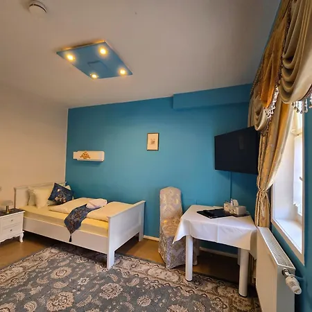 ホテル & Cafe Schachtenburg シュリッツ