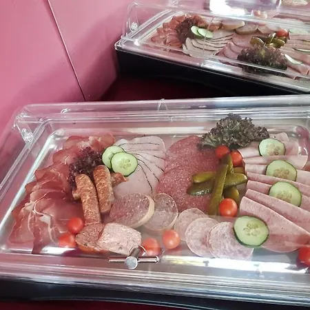 ホテル & Cafe Schachtenburg シュリッツ