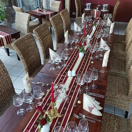 ホテル & Cafe Schachtenburg シュリッツ